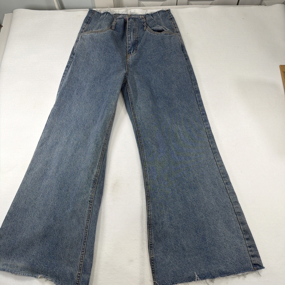 Signatures Jeans Size Large Women's Raw Him, Raw Waist Line Y2K‎ Wide Legs